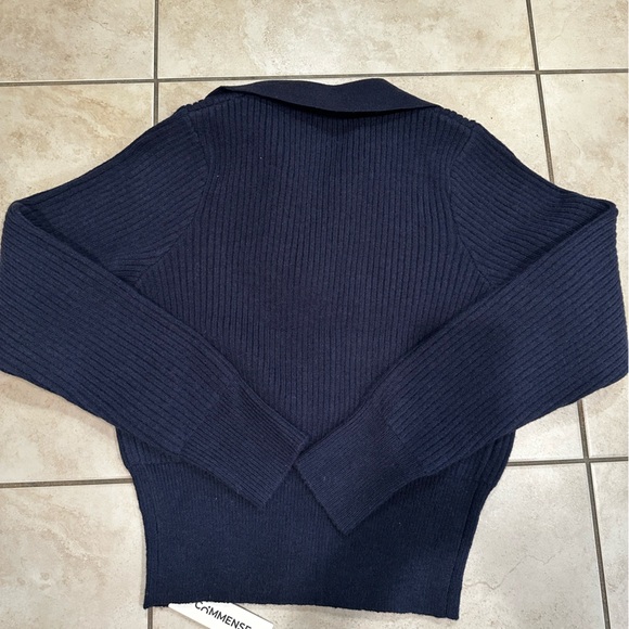 Commense Collared Buckle Ribbed cropped sweater - Picture 5 of 10